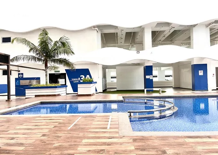 Grand Suite @ The Wave Residence-Cozy 2-Br Retreat: Ac, Street Views & Games
