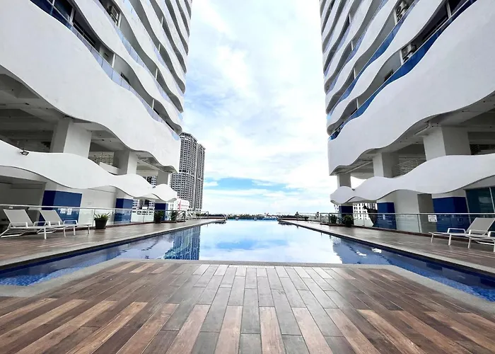 Grand Suite @ The Wave Residence-Cozy 2-Br Retreat: Ac, Street Views & Games