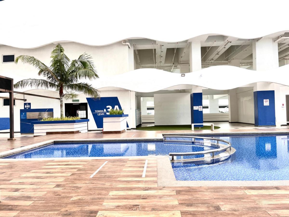Grand @ The Wave Residence-cozy 2-br Retreat: Ac, Street Views & Games *