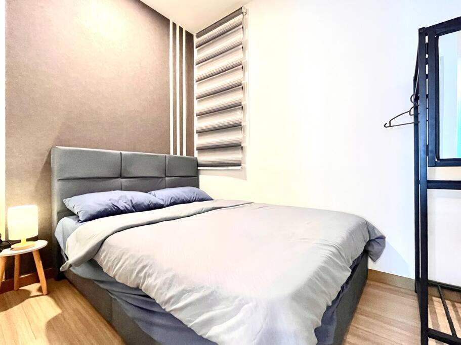 Apartment Grand @ The Wave Residence-cozy 2-br Retreat: Ac, Street Views & Games