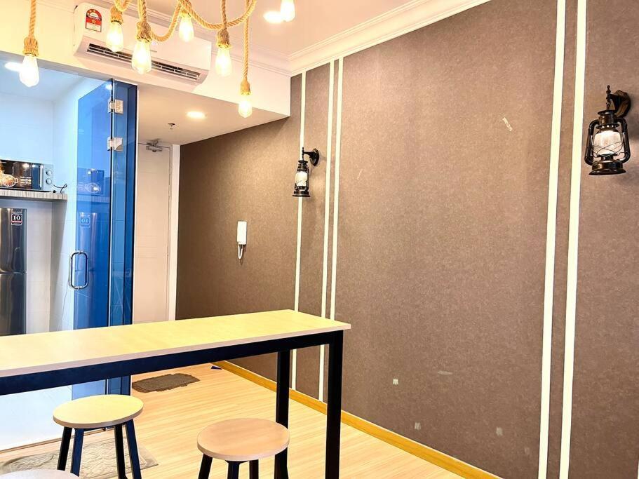 Grand @ The Wave Residence-cozy 2-br Retreat: Ac, Street Views & Games Apartment *