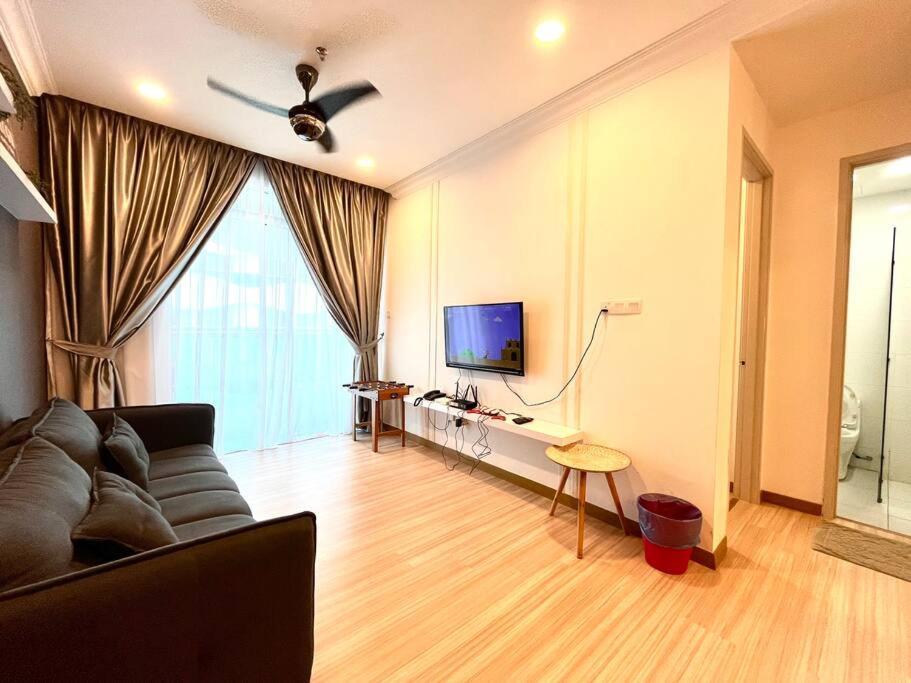 Apartment Grand @ The Wave Residence-cozy 2-br Retreat: Ac, Street Views & Games