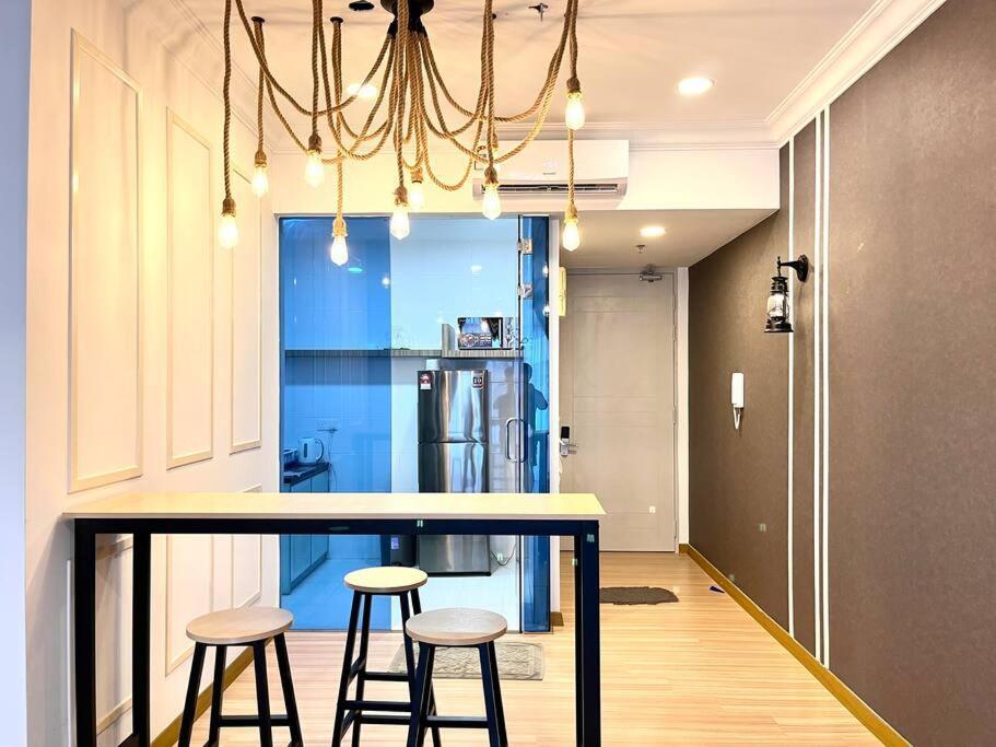 Apartment Grand @ The Wave Residence-cozy 2-br Retreat: Ac, Street Views & Games *