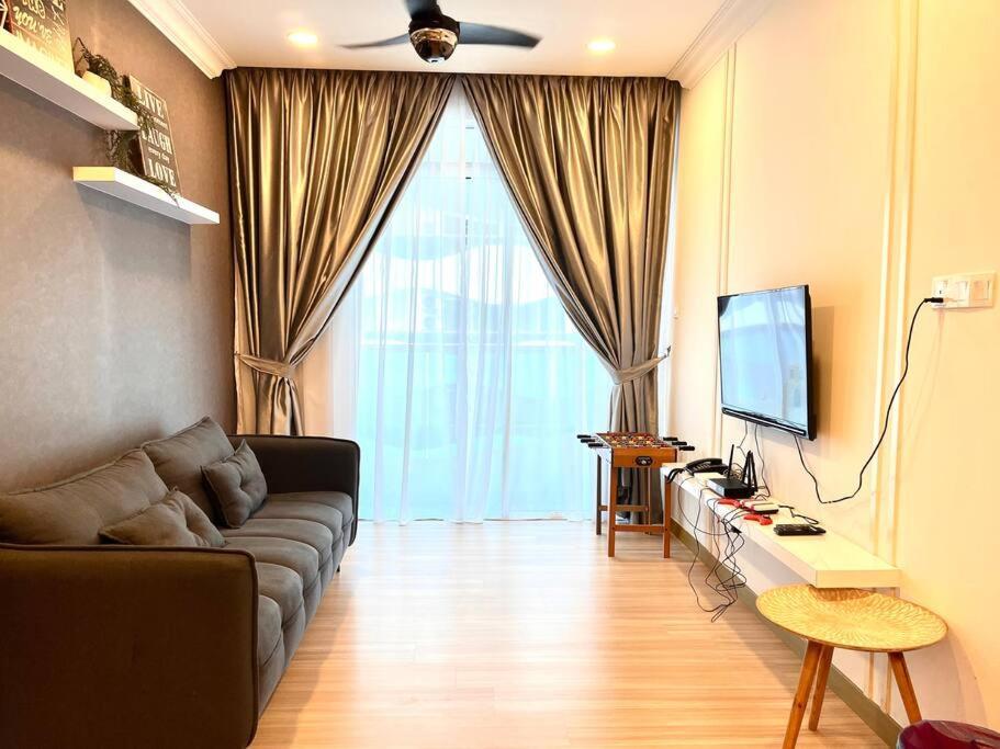 Grand @ The Wave Residence-cozy 2-br Retreat: Ac, Street Views & Games Apartment *