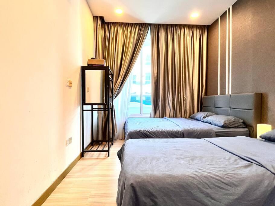 Apartment Grand @ The Wave Residence-cozy 2-br Retreat: Ac, Street Views & Games Malacca