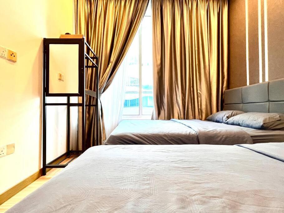 Grand @ The Wave Residence-cozy 2-br Retreat: Ac, Street Views & Games Apartment *